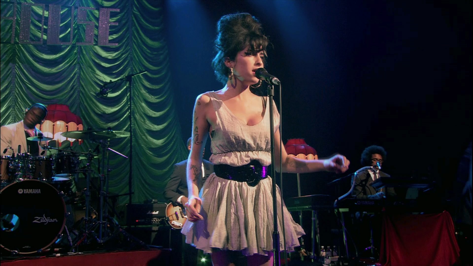 图片[3]-艾米怀恩豪斯 伦敦现 场演唱会 Amy Winehouse – I told you i was trouble. Live in London 2007《ISO 41.56》-蓝光演唱会资源网