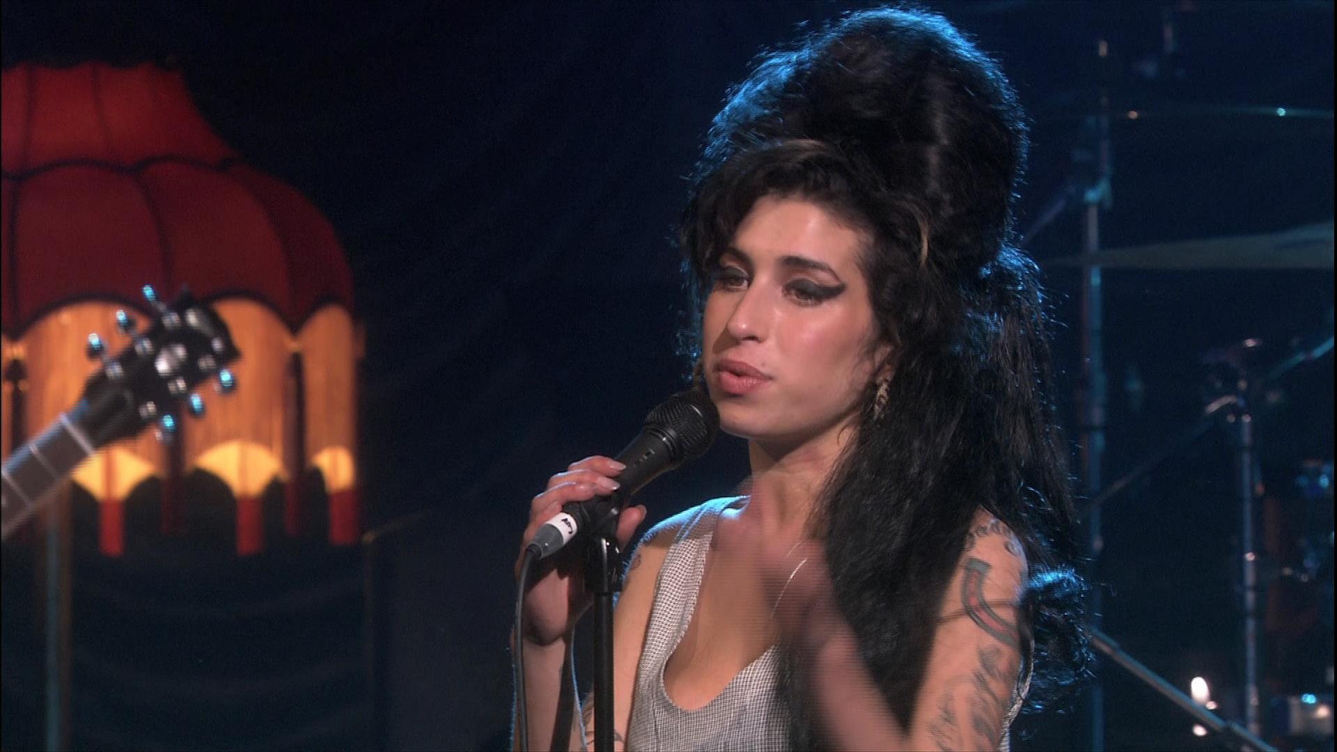图片[4]-艾米怀恩豪斯 伦敦现 场演唱会 Amy Winehouse – I told you i was trouble. Live in London 2007《ISO 41.56》-蓝光演唱会资源网