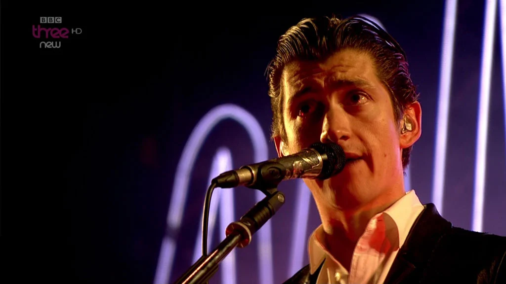 图片[2]-北极泼猴 – 2014雷丁音乐节演唱会 Arctic Monkeys at Reading 2014 [HDTV TS 5.9G]-蓝光演唱会资源网