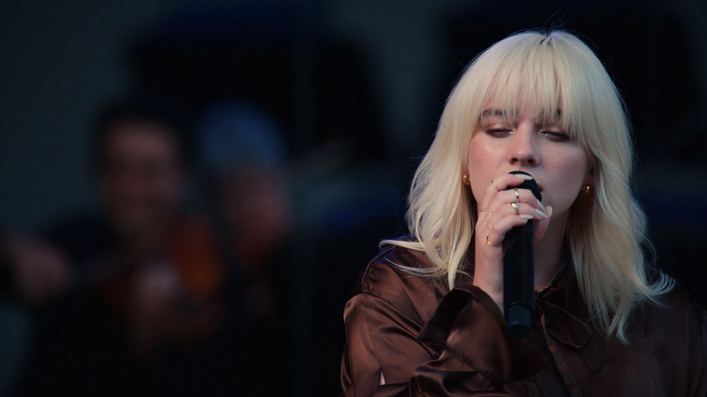 比莉·艾利什 Billie Eilish – Happier Than Ever (A Love Letter to Los Angeles) 2021《WEB-DL MKV 14.1G》-蓝光演唱会资源网
