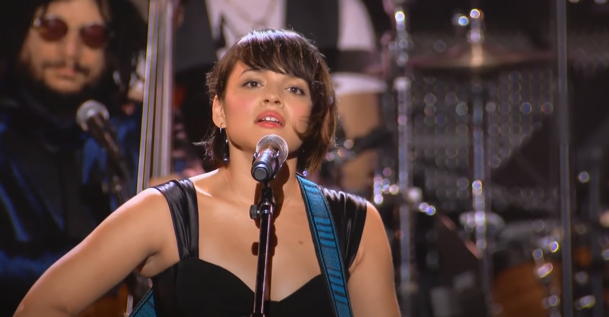 向尼尔扬致敬演唱会 A Musicares Tribute To Neil Young 2011《BDMV 19.78GB》-蓝光演唱会资源网