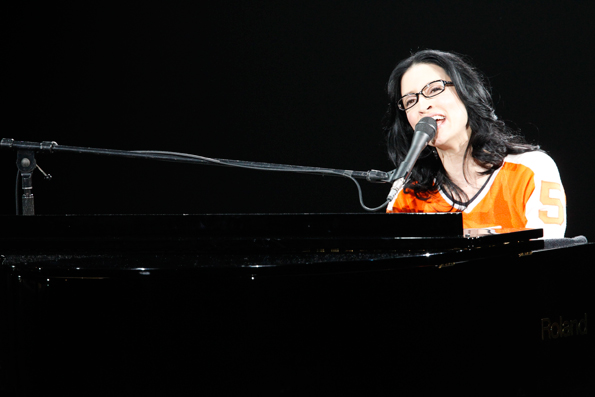 Angela Aki –  HOME SWEET HOME 5周年武道馆LIVE《2DVD-ISO 13.12G》-蓝光演唱会资源网