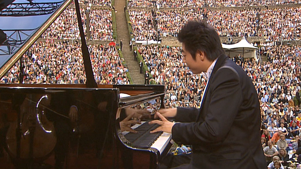图片[3]-Waldbuehne 2004 – A Tchaikovsky Night (Sir Simon Rattle, Lang Lang) 2004 [BDMV 21.7GB]-蓝光演唱会资源网