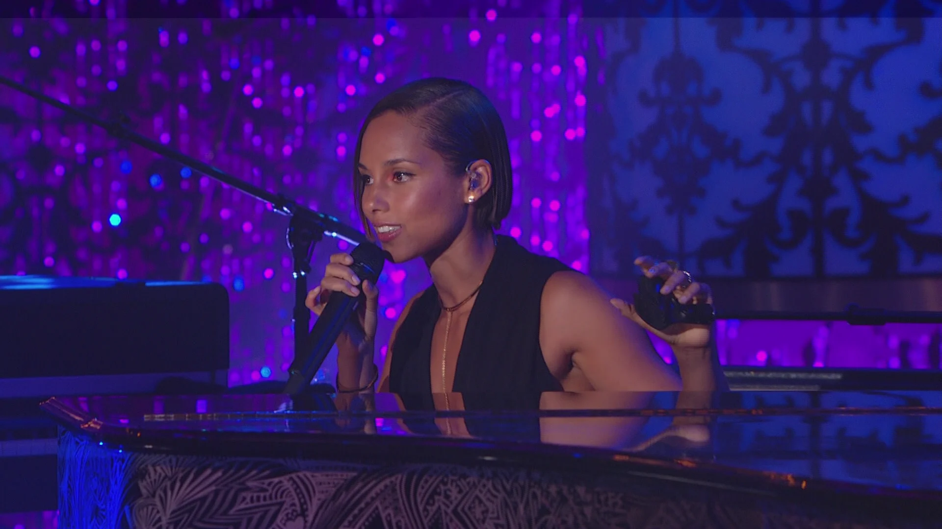图片[4]-艾莉西亚·凯斯 2013演唱会  Alicia Keys: VH1 Storytellers 2013《ISO 20.91GB》-蓝光演唱会资源网
