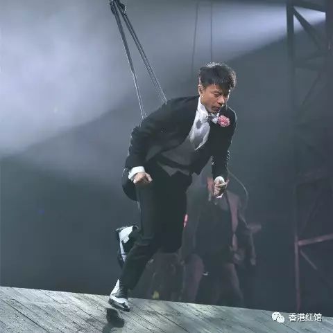 图片[2]-李克勤 庆祝成立30週年演唱会2017(DVD-ISO7.53G)-蓝光演唱会资源网