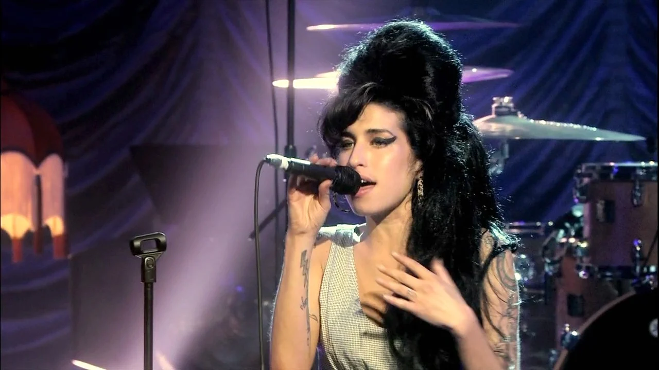 图片[7]-艾米怀恩豪斯 伦敦现 场演唱会 Amy Winehouse – I told you i was trouble. Live in London 2007《ISO 41.56》-蓝光演唱会资源网