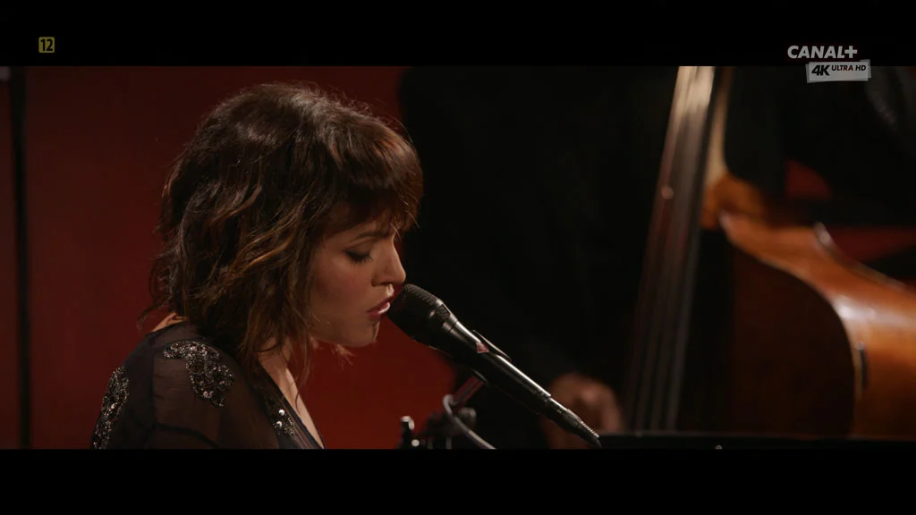 诺拉·琼斯 Ronnie Scott\’s 爵士俱乐部现场 Norah Jones Live at Ronnie Scotts 2160p《HDTV TS 18.6GB》-蓝光演唱会资源网