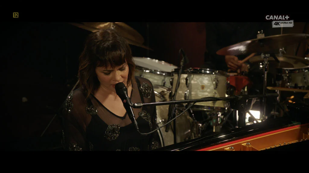 图片[2]-诺拉·琼斯 Ronnie Scott\’s 爵士俱乐部现场 Norah Jones Live at Ronnie Scotts 2160p《HDTV TS 18.6GB》-蓝光演唱会资源网