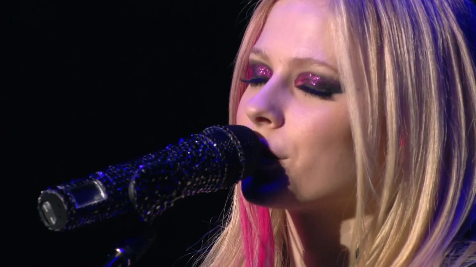 图片[3]-艾薇儿 Avril Lavigne – 美丽坏东西 2008 加拿大世界巡回演唱会无删减版  Avril Lavigne: The Best Damn Tour – Live in Toronto 2008《Remux MKV 5.1GB》-蓝光演唱会资源网