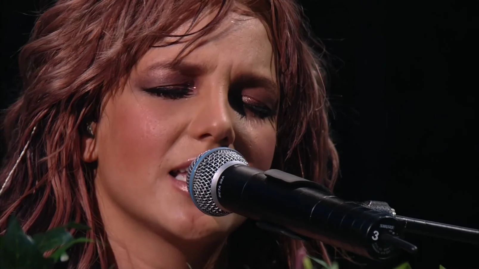 图片[5]-布兰妮 Britney Spears – 2004 布兰妮迈阿密黑玛瑙巡回演唱会 2004 Britney Spears Live from Miami《BDRip TS 9.84G》-蓝光演唱会资源网
