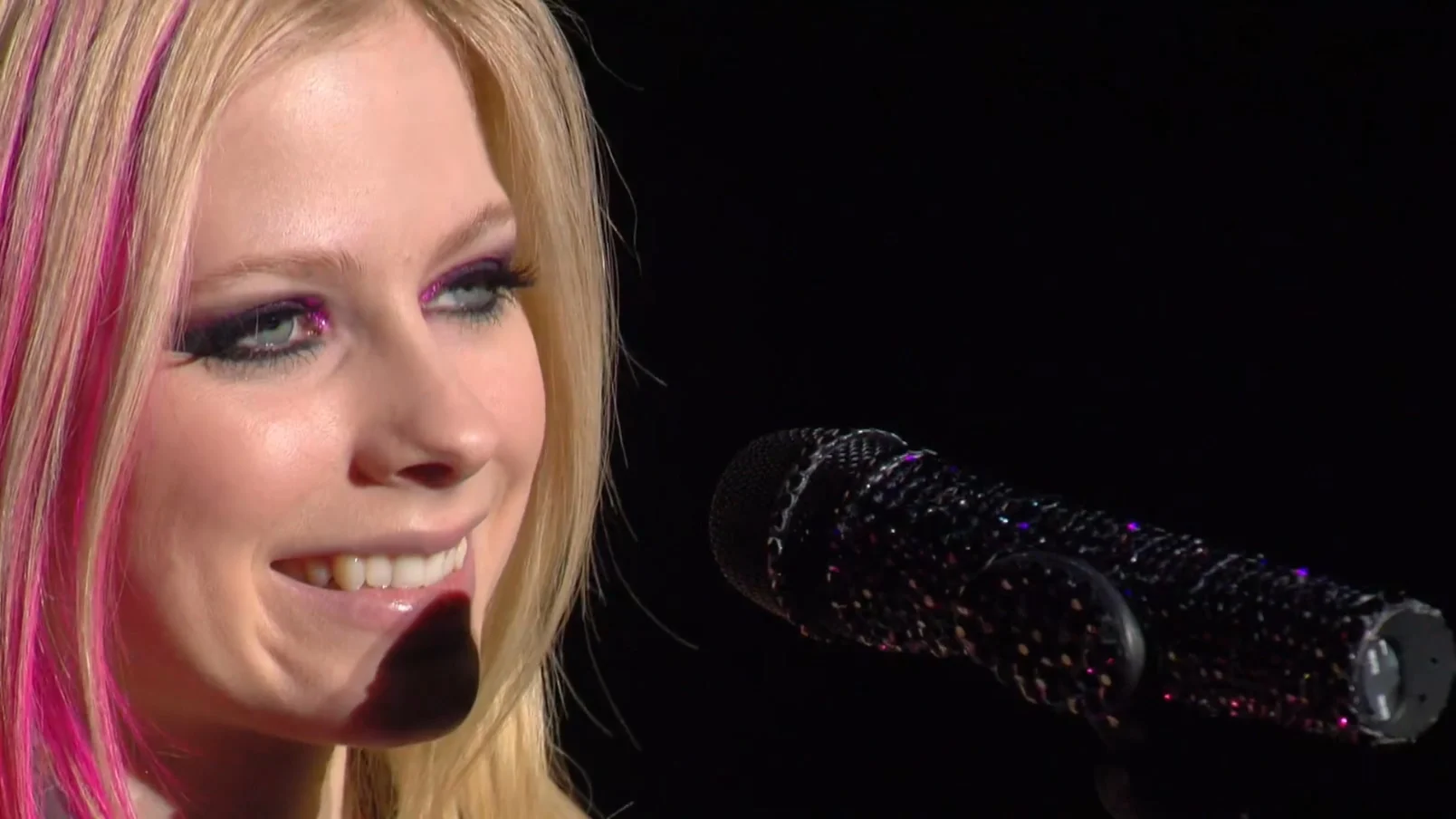 图片[5]-艾薇儿 Avril Lavigne – 美丽坏东西 2008 加拿大世界巡回演唱会无删减版  Avril Lavigne: The Best Damn Tour – Live in Toronto 2008《Remux MKV 5.1GB》-蓝光演唱会资源网