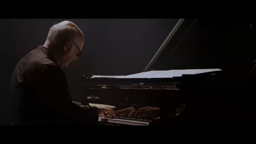 Ludovico Einaudi Live From The Steve Jobs Theatre 2019 音乐会 [Official Concert Film][WEB-DL MP4 415MB]-蓝光演唱会资源网
