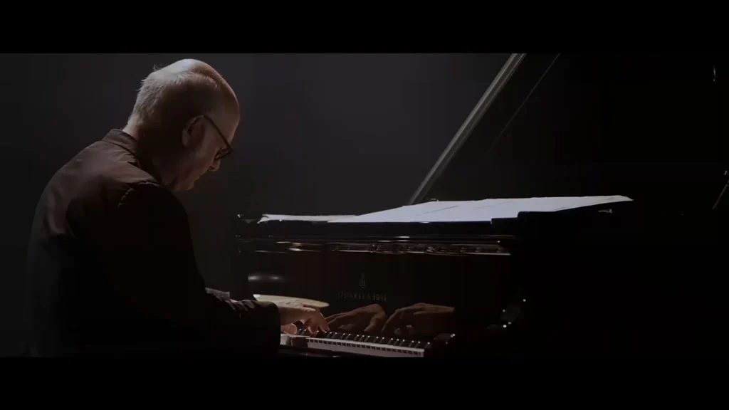 Ludovico Einaudi Live From The Steve Jobs Theatre 2019 音乐会 [Official Concert Film][WEB-DL MP4 415MB]-蓝光演唱会资源网