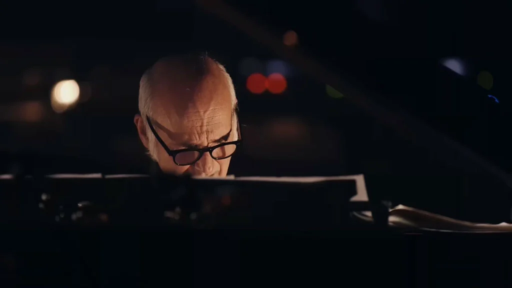 图片[2]-Ludovico Einaudi Elements Live at La Maison de la Radio 2015 官方版 音乐会 720P [WEB-DL MP4 1.17GB]-蓝光演唱会资源网