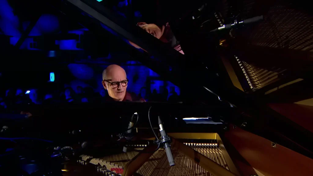 图片[2]-Ludovico Einaudi Live At Fabric London 2013 官方版 音乐会 [WEB-DL MP4 864MB]-蓝光演唱会资源网