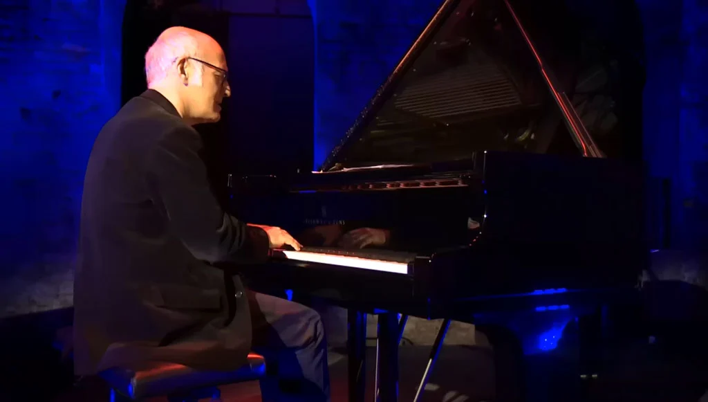 图片[3]-Ludovico Einaudi Live at the Old Vic Tunnels 2011 官方版音乐会 [WEB-DL MP4 520MB]-蓝光演唱会资源网