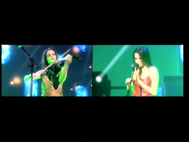 图片[4]-可儿家族2001伦敦现场演唱会 The Corrs – Live Concert in London 2001 [DVD ISO 4.02GB]-蓝光演唱会资源网