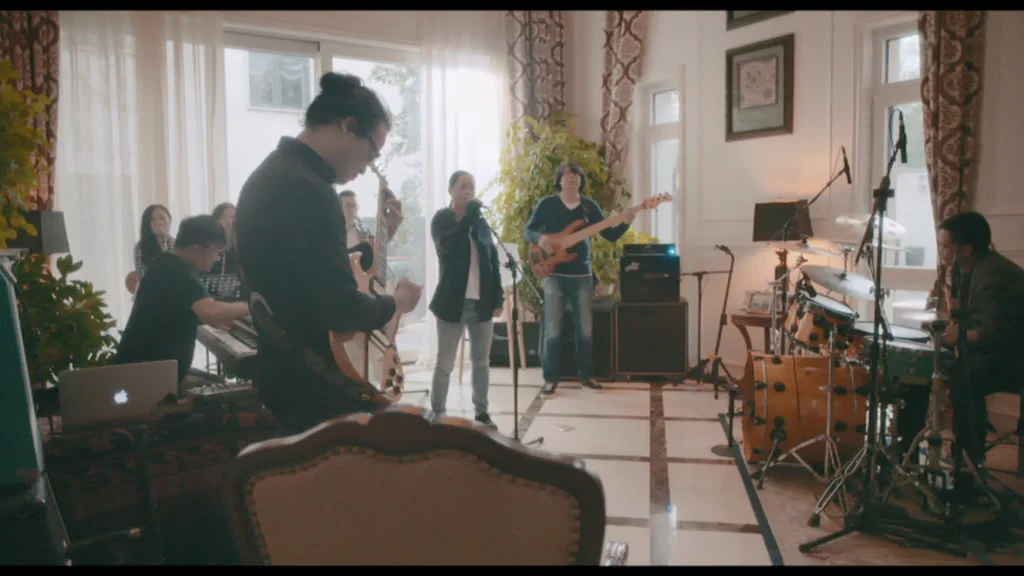 图片[3]-[演唱会] 小霞1.1影音全纪录 黄绮珊音乐现场 [DVD ISO 3.65GB]-蓝光演唱会资源网