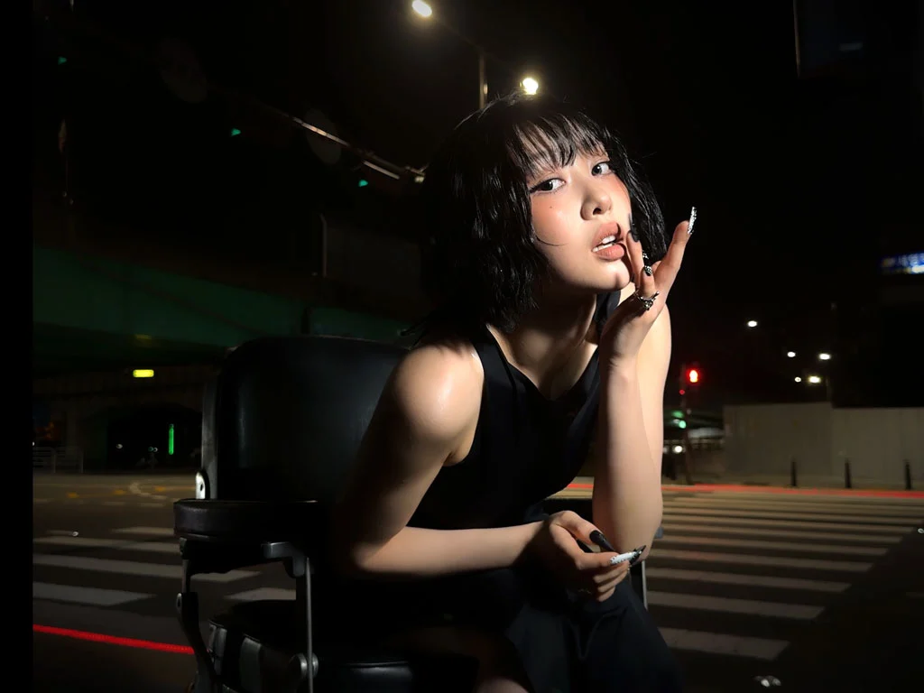 [MV] Yves - Soap (feat.PinkPantheress) [2160P 4K超清收藏版] [Bugs MP4 1.41GB]-蓝光演唱会资源网